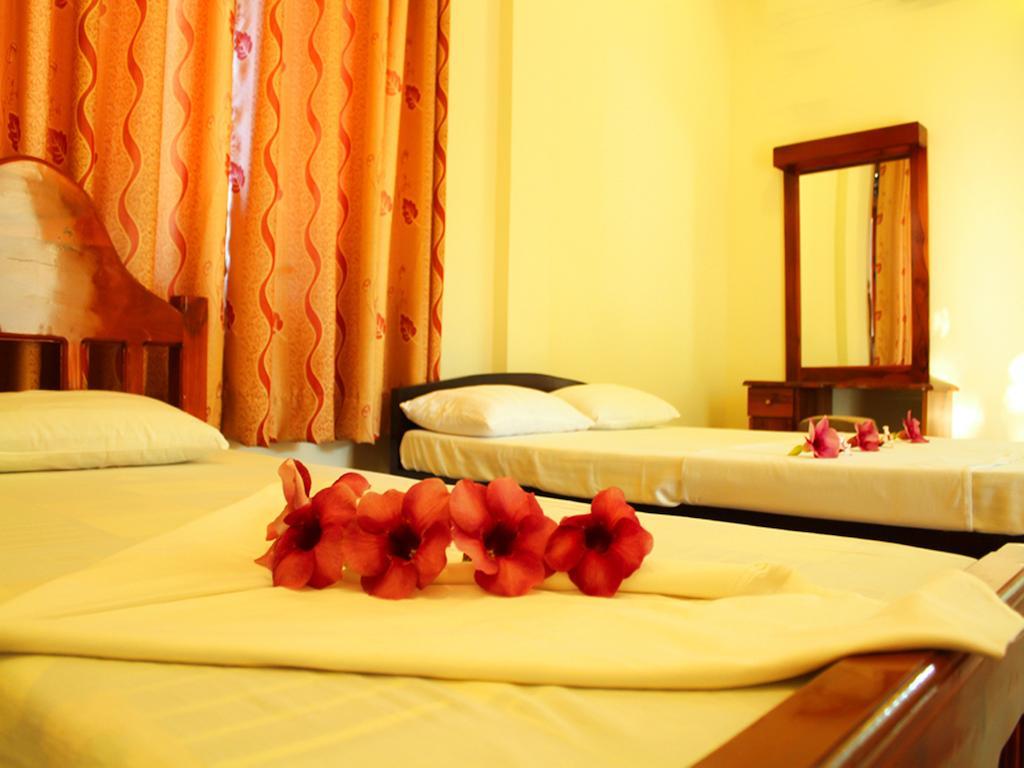 Mount View Hotel Polonnaruva Szoba fotó